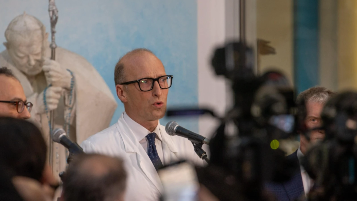 El médico del Papa Francisco: “Llegamos a pensar que no lo lograríamos”