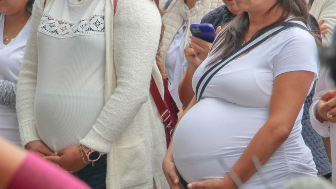 Bendicen vientres de mujeres embarazadas el día de la Anunciación en Veracruz, México