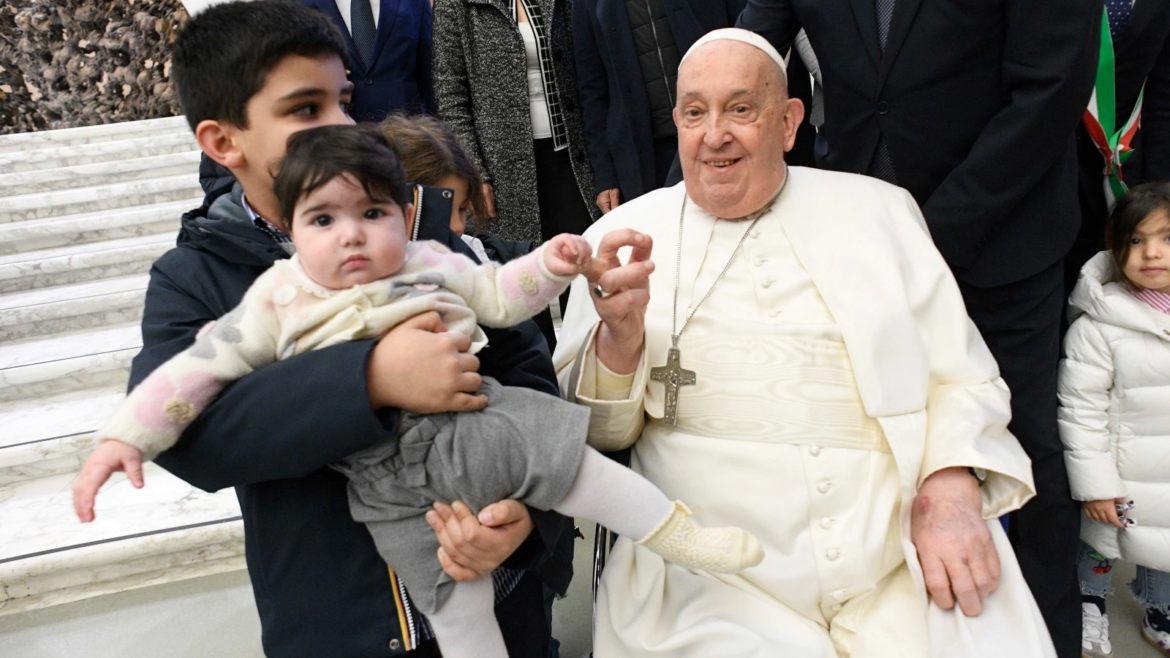 El Papa Francisco pide 3 compromisos contra el abuso: donde hay un niño a salvo, se honra a Cristo