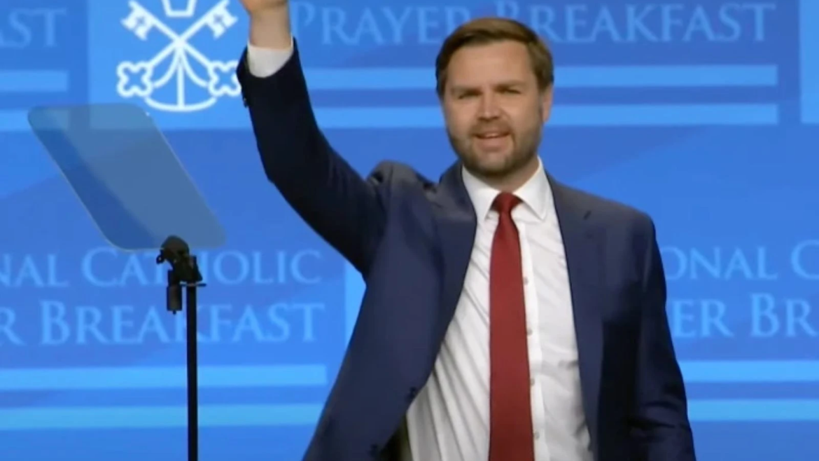 JD Vance dirige oración por el Papa Francisco en el Desayuno Nacional Católico de Oración de EE.UU.