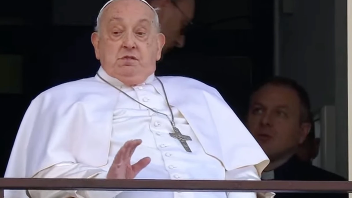 El Vaticano confirma mejoras en el cuadro infeccioso pulmonar del Papa Francisco