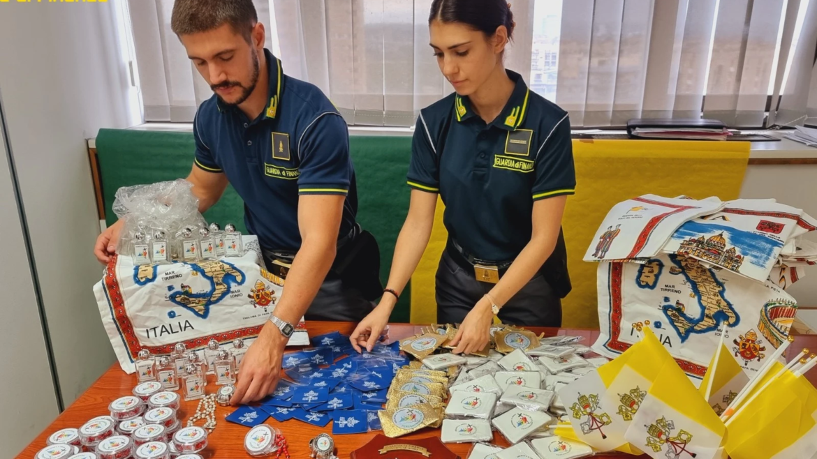 La policía italiana confiscó más de 16 millones de souvenirs religiosos falsos destinados al Jubileo