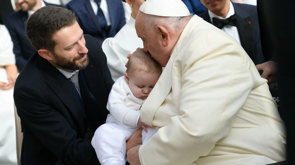 “Lo que realmente importa para ser feliz es lo que llevamos en el corazón”, afirma el Papa Francisco