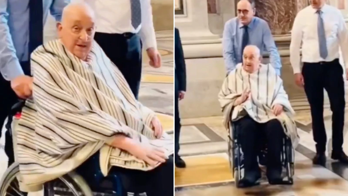 VIDEO: El Papa Francisco se deja ver por segunda vez en público durante su convalecencia