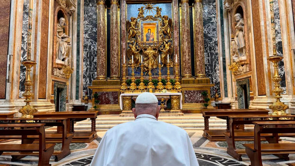 El Papa Francisco visita la Basílica de Santa María la Mayor en vísperas de Semana Santa