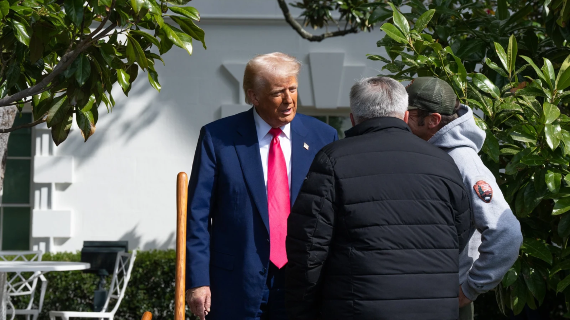 Trump publica mensajes de Semana Santa: “¡Ha resucitado!”