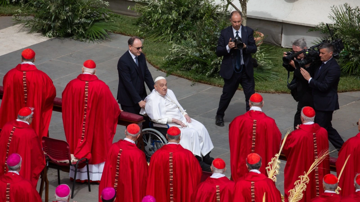 El Vaticano confirma la mejoría del Papa Francisco sin certeza sobre su presencia en Semana Santa