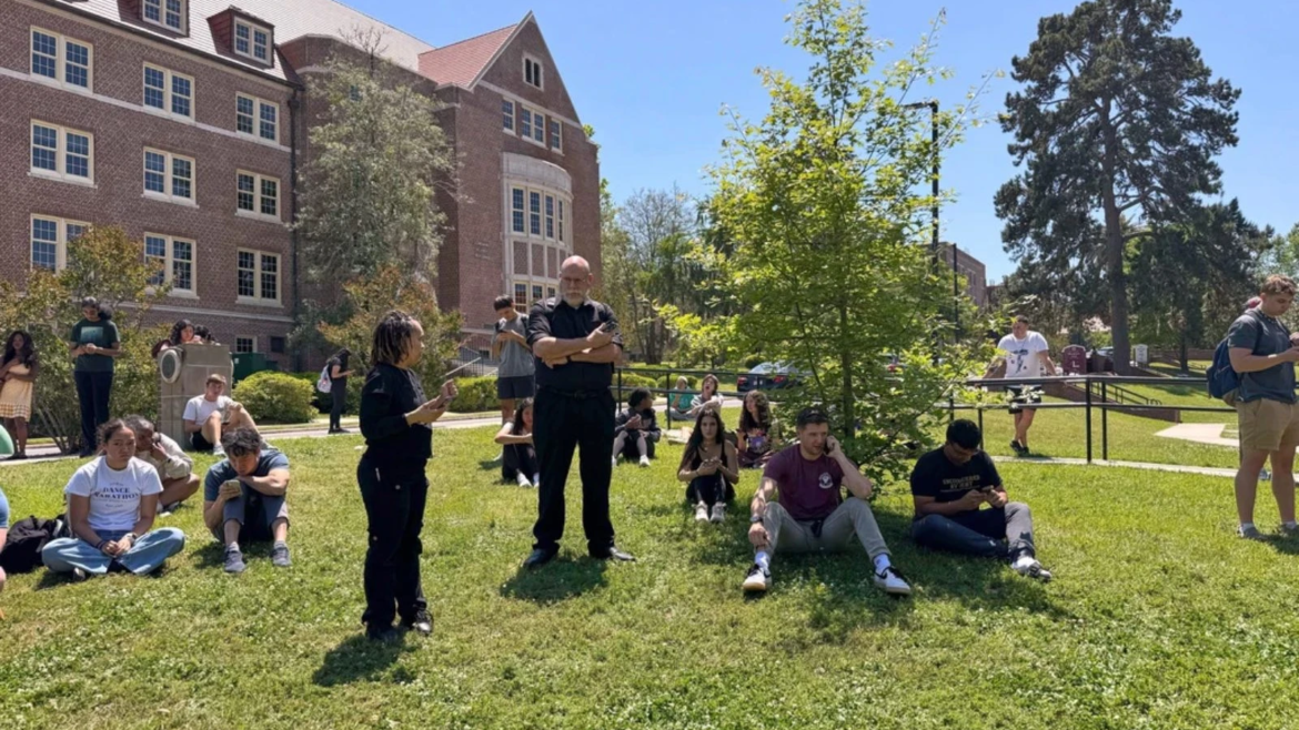Estudiantes católicos rezan y ayudan en medio del tiroteo en la Universidad Estatal de Florida