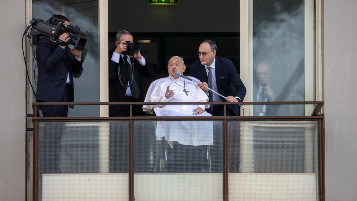 El Papa Francisco asegura haber experimentado en el Gemelli que la alegría cristiana “no evita la Cruz”