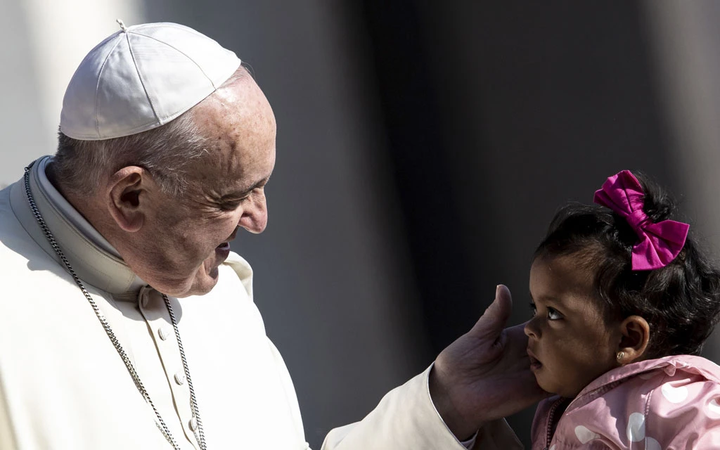 La Iglesia en Latinoamérica llora la muerte de Francisco, el Papa de la misericordia y la ternura