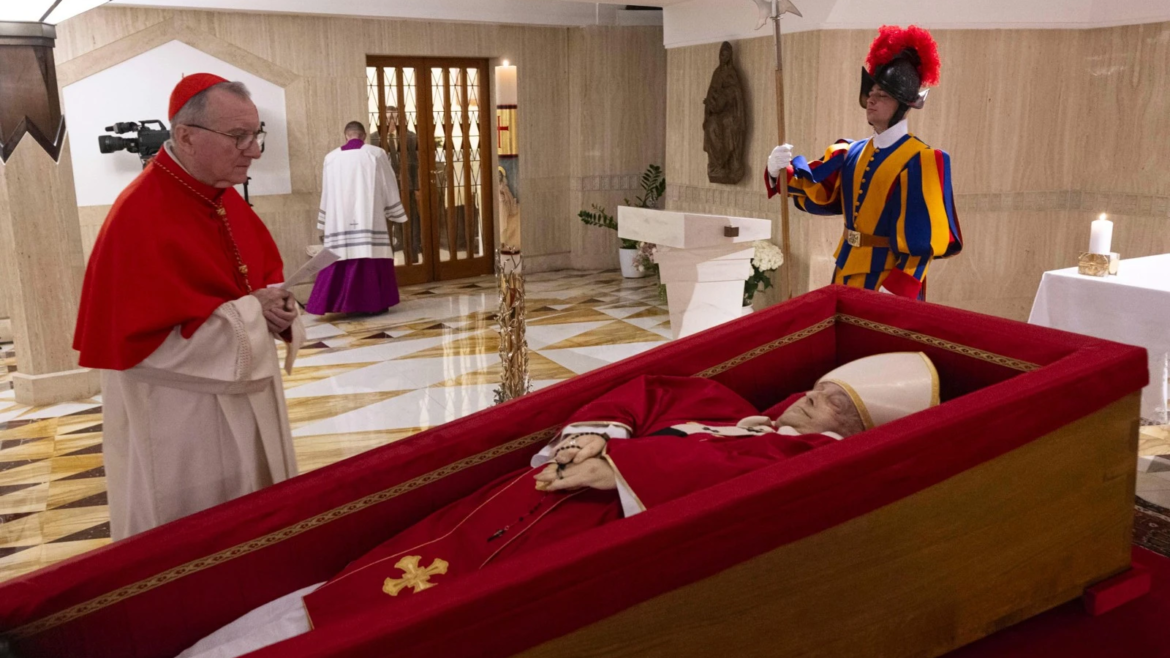Primeras imágenes de los restos mortales del Papa Francisco en la Capilla de Santa Marta