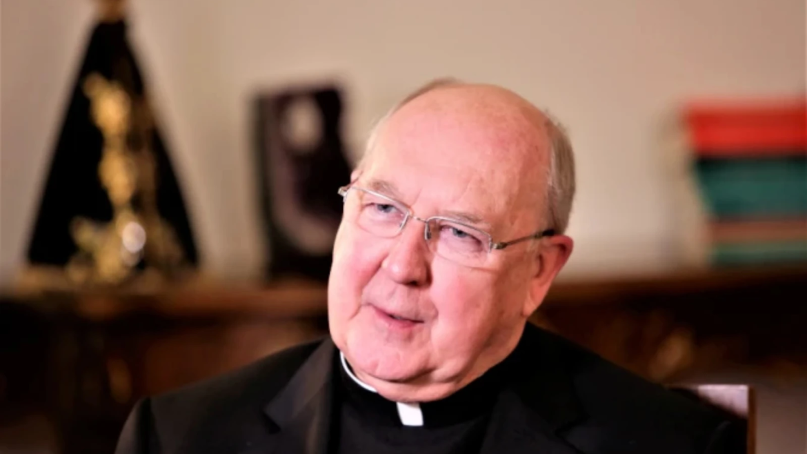 ¿Quién es el Cardenal Farrell, camarlengo y figura clave en la transición papal?