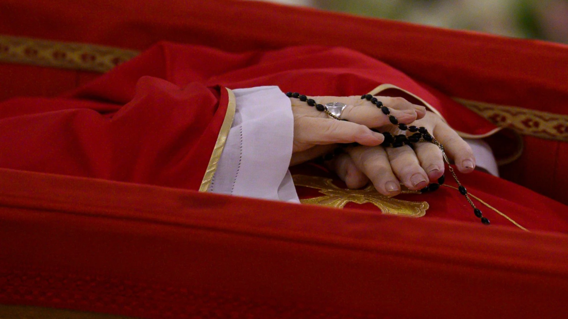 El Papa Francisco falleció “sin sufrimiento y con gran serenidad”