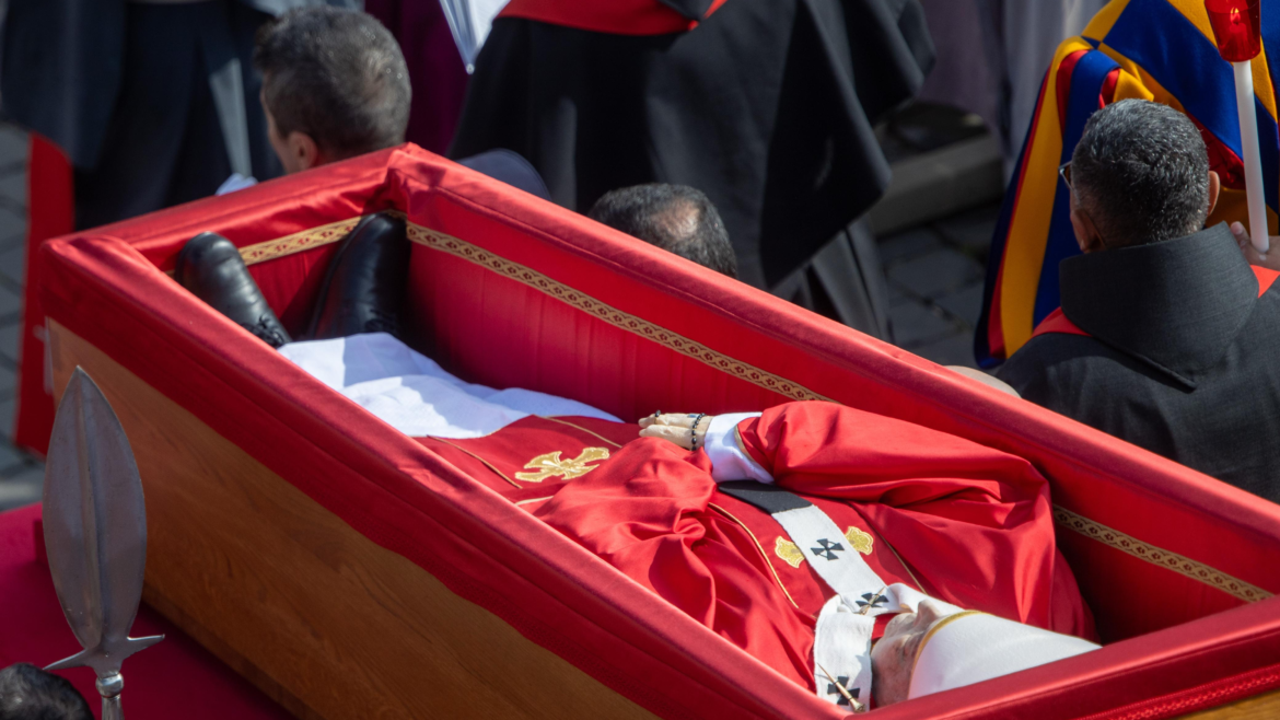 Obispo alerta contra una tentación a la hora de interpretar el magisterio de los Papas