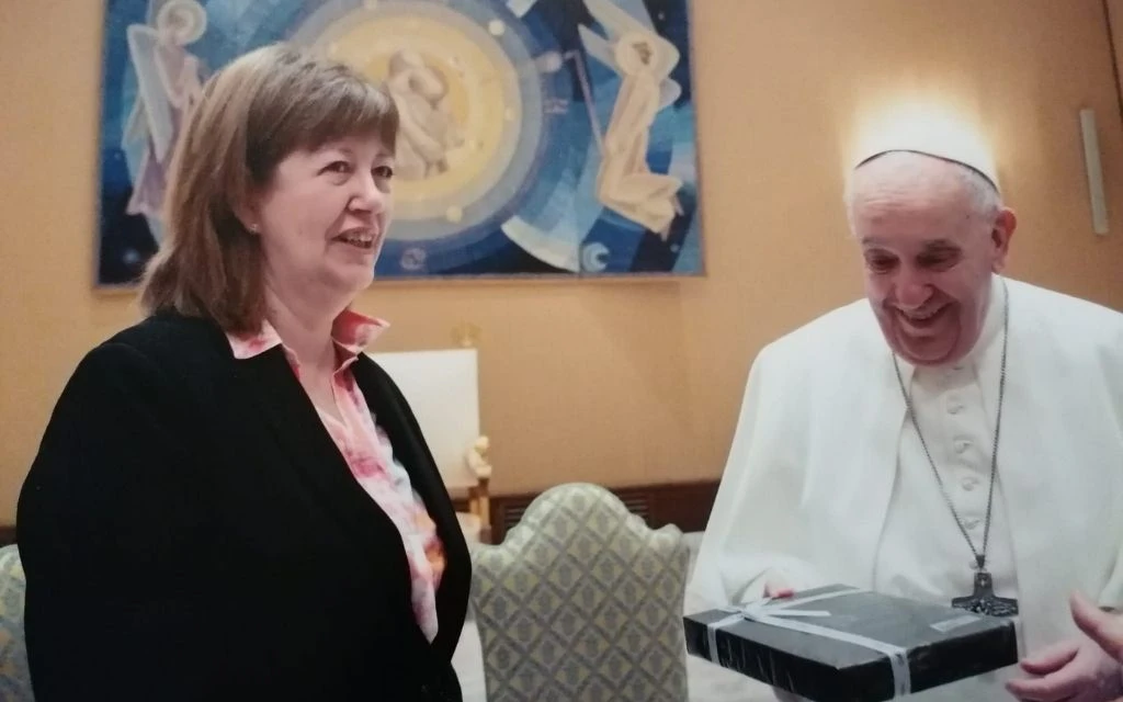 “Lo llevo conmigo para siempre”: El adiós de una madre al Papa Francisco, quien la consoló tras una gran pérdida