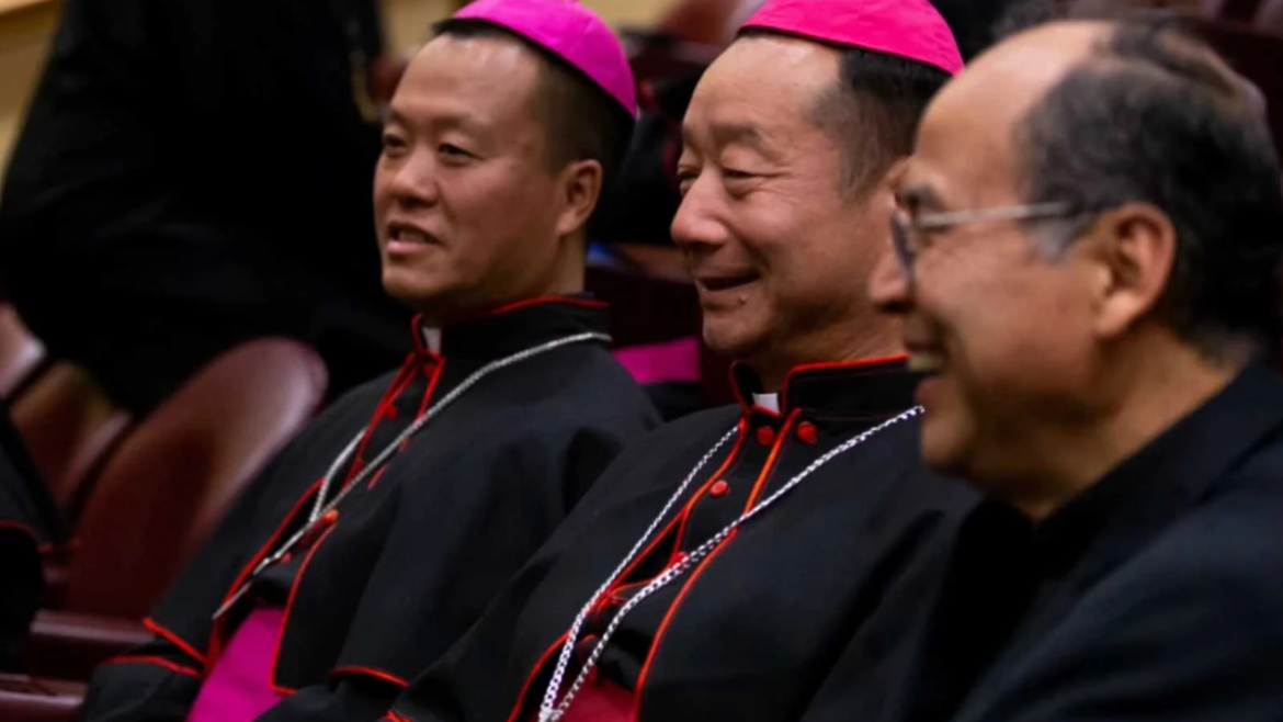 China guarda silencio sobre la muerte del Papa Francisco en medio de homenajes mundiales