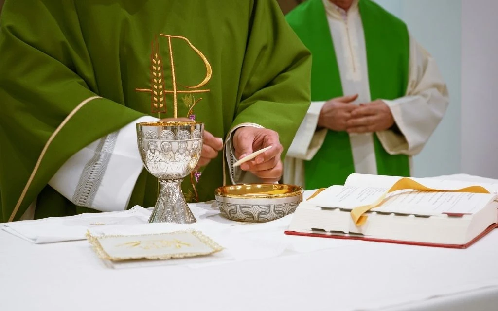 ¿Cómo cambian la Misa, las indulgencias y las oraciones habituales cuando el Papa ha muerto?