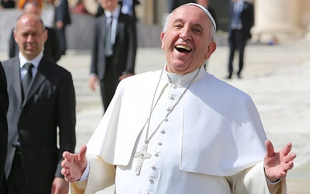 La vez que el Papa Francisco visitó una tienda de discos y otros icónicos momentos