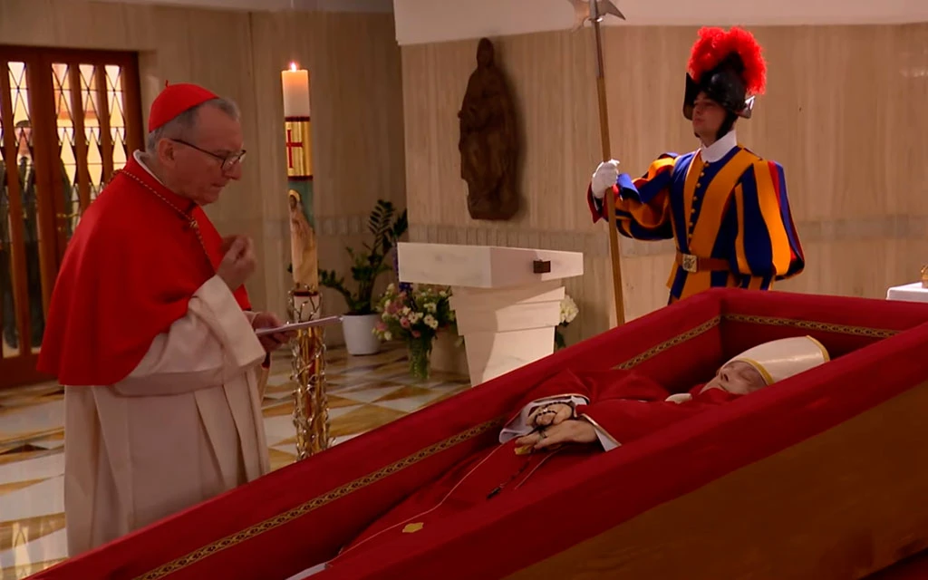 4 símbolos del rito de cierre del ataúd del Papa Francisco