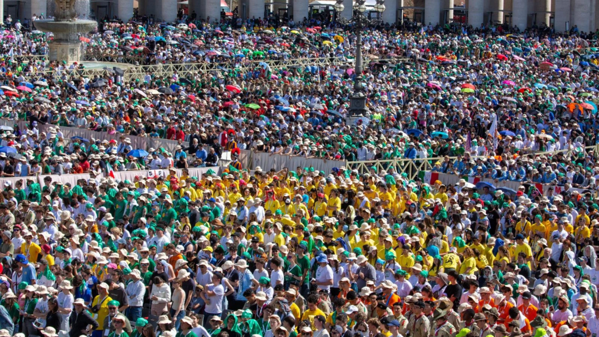 LO ÚLTIMO: 200.000 jóvenes participan en la Misa del segundo día de los "Novendiales" en el Vaticano