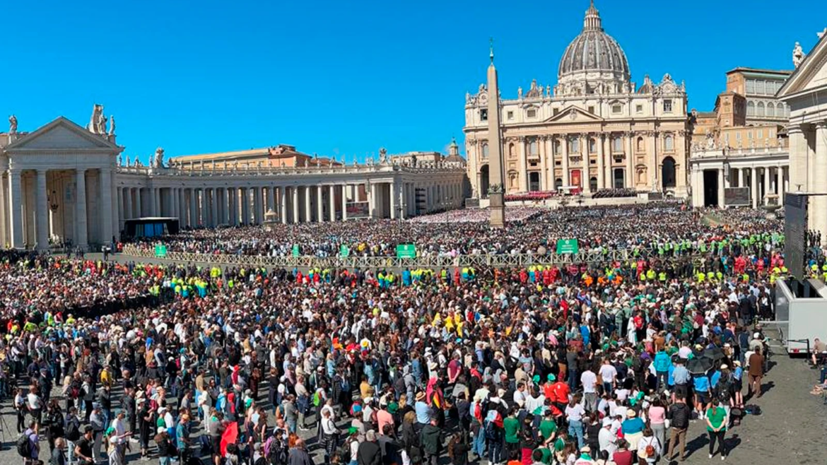 La Iglesia Católica despide a Francisco, el Papa que abrazó con el Evangelio de la misericordia