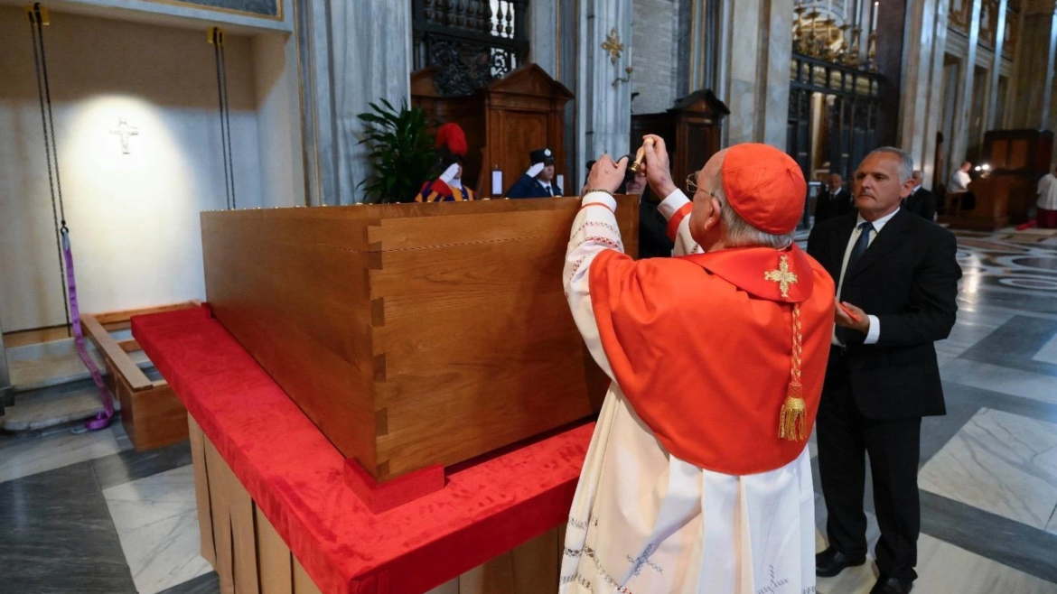 El último deseo del Papa Francisco se cumple: es sepultado en Santa María la Mayor