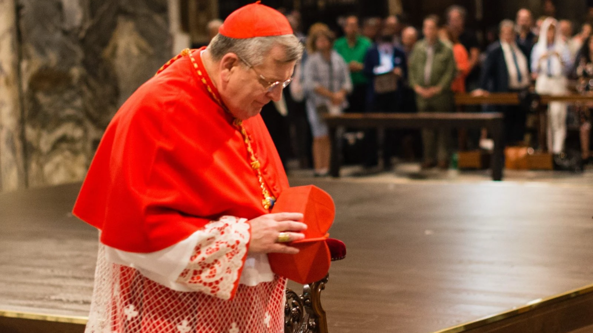 El Cardenal Burke lanza novena por la Iglesia universal ante la cercanía del cónclave