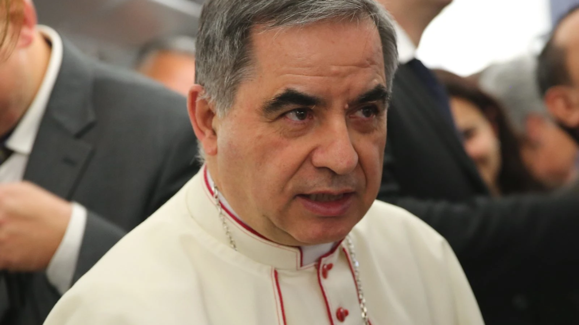 ACTUALIZADO: El Cardenal Becciu no estará en el cónclave