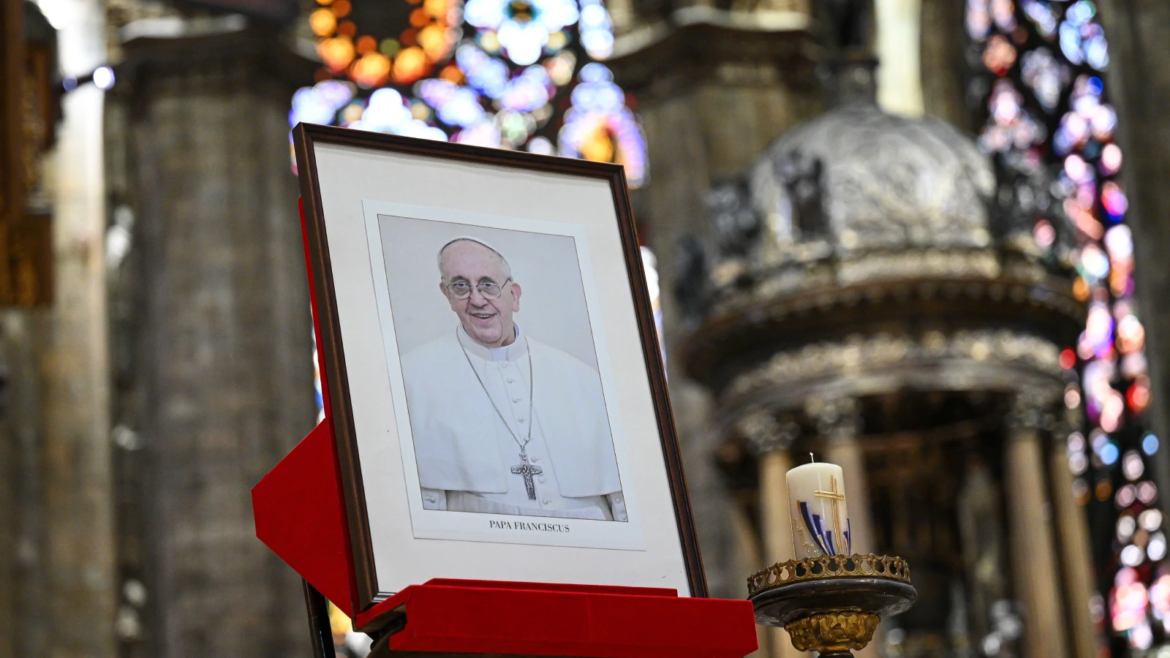 Las 8 frases más conmovedoras del Cardenal Re en el funeral del Papa Francisco