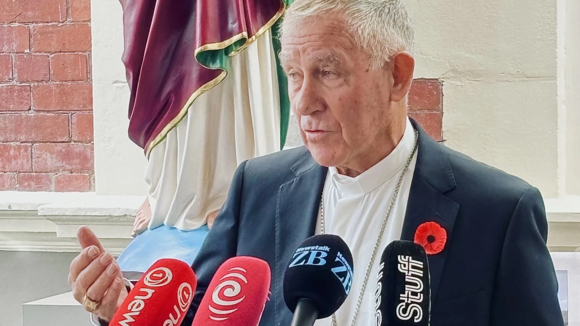 Cardenal destaca la humildad de Francisco en su funeral mientras inicia el camino hacia el cónclave