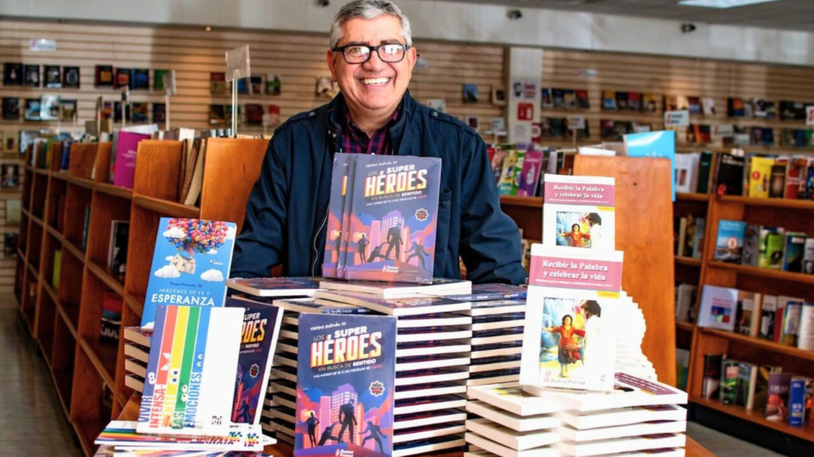 Este libro presenta “una mirada de fe” a las historias de superhéroes de Marvel