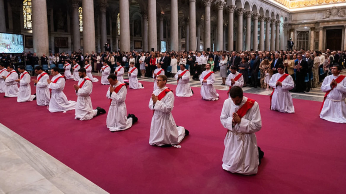 En un ambiente de “renovación”, ordenan en Roma a 23 nuevos sacerdotes legionarios de Cristo