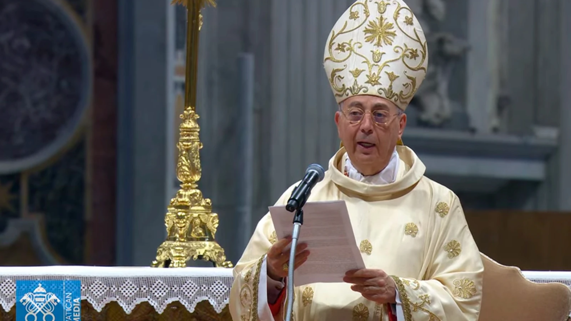 Cardenal Mamberti repite el llamado del Papa Francisco a redescubrir el gusto de adorar a Dios
