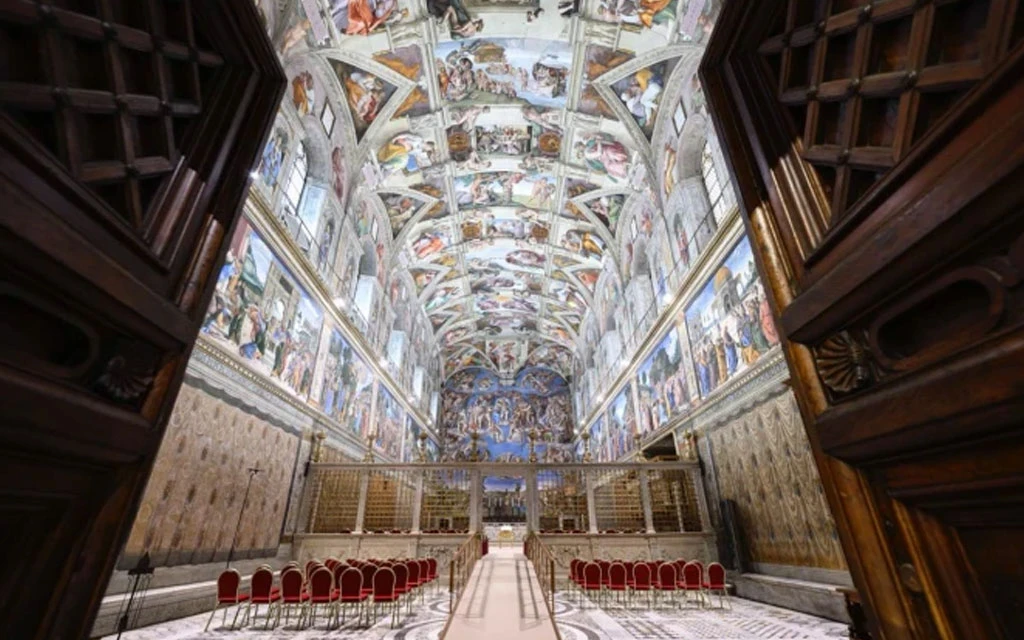 LO ÚLTIMO: Todo listo en la Capilla Sixtina para el cónclave