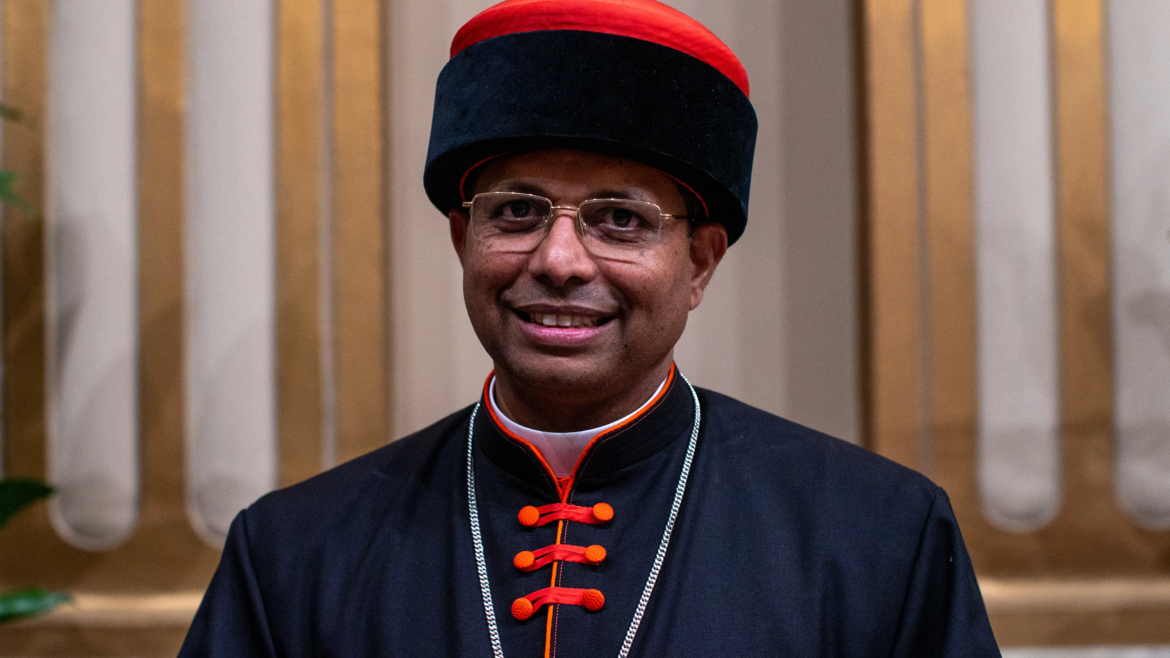 El Cardenal Koovakad tendrá un rol crucial en el cónclave: mano inocente que elige a los escrutadores