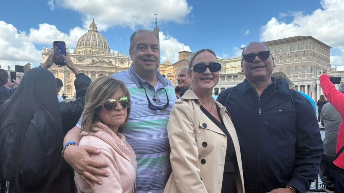 Testimonios: Así se vivió la segunda fumata negra del cónclave en San Pedro