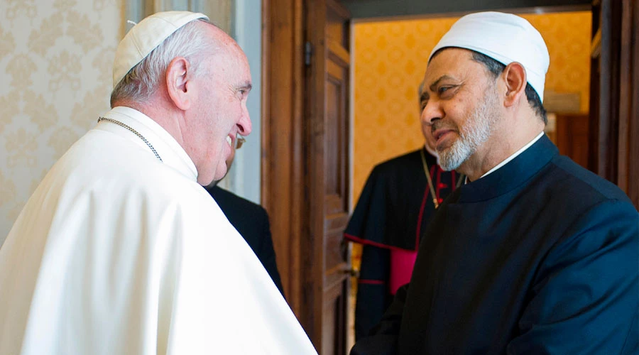 El Gran Imán de Al-Azhar llamó al Papa León XIV para felicitarlo por su elección
