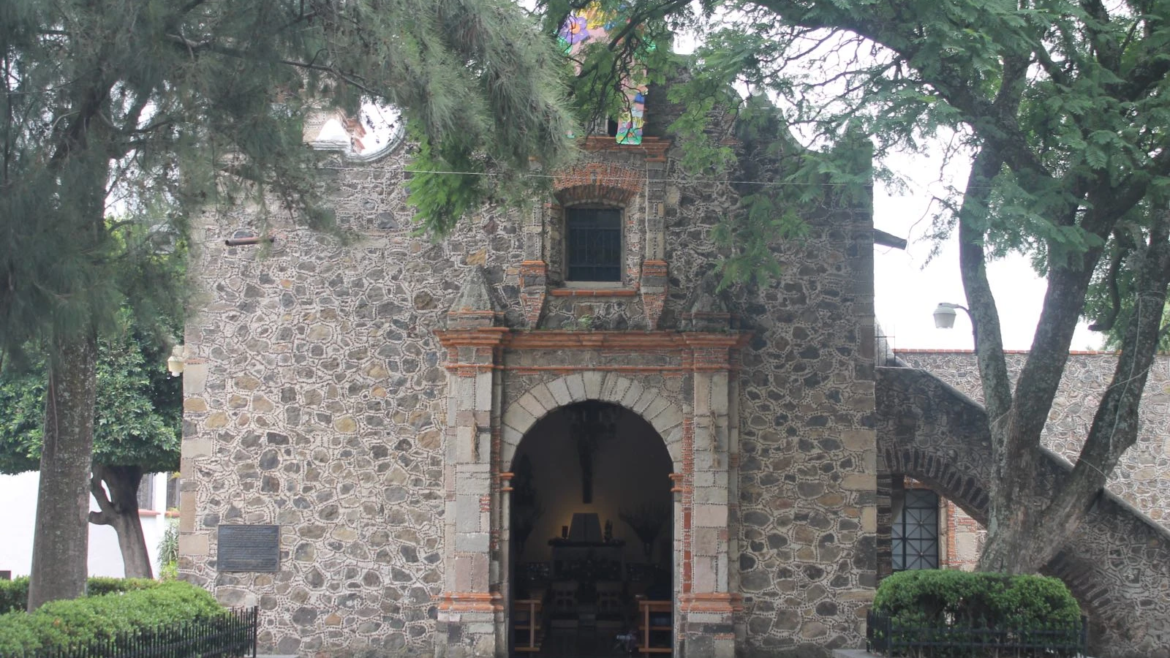 Accidente con pirotecnia deja tres heridos en iglesia en Ciudad de México