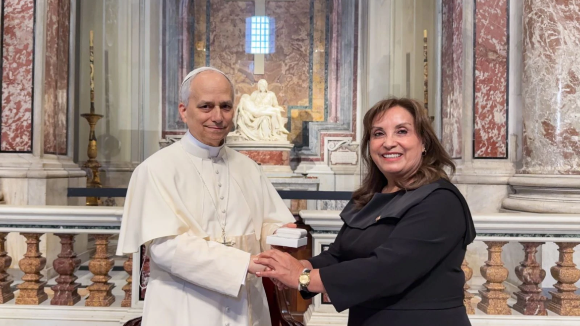 Canciller revela los tres temas de los que hablaron el Papa León XIV y la presidenta del Perú