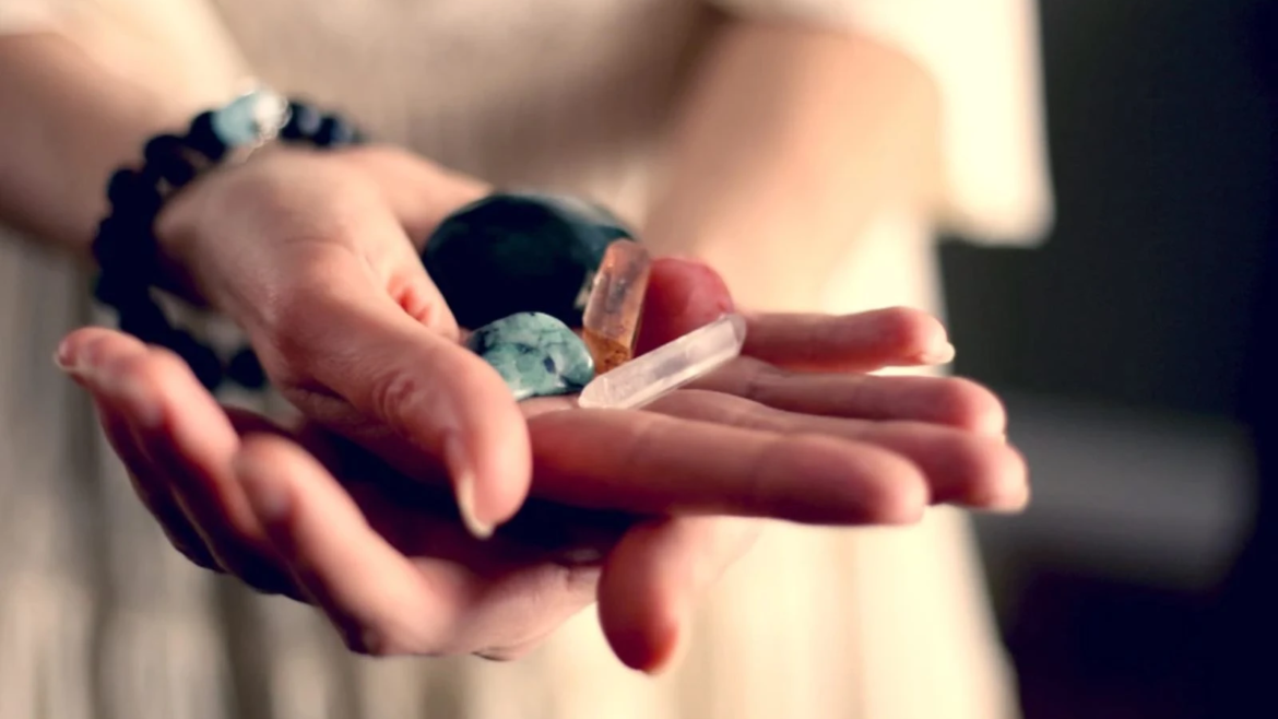 La astrología, el tarot y la adivinación son populares: ¿Cómo deberían responder los católicos?