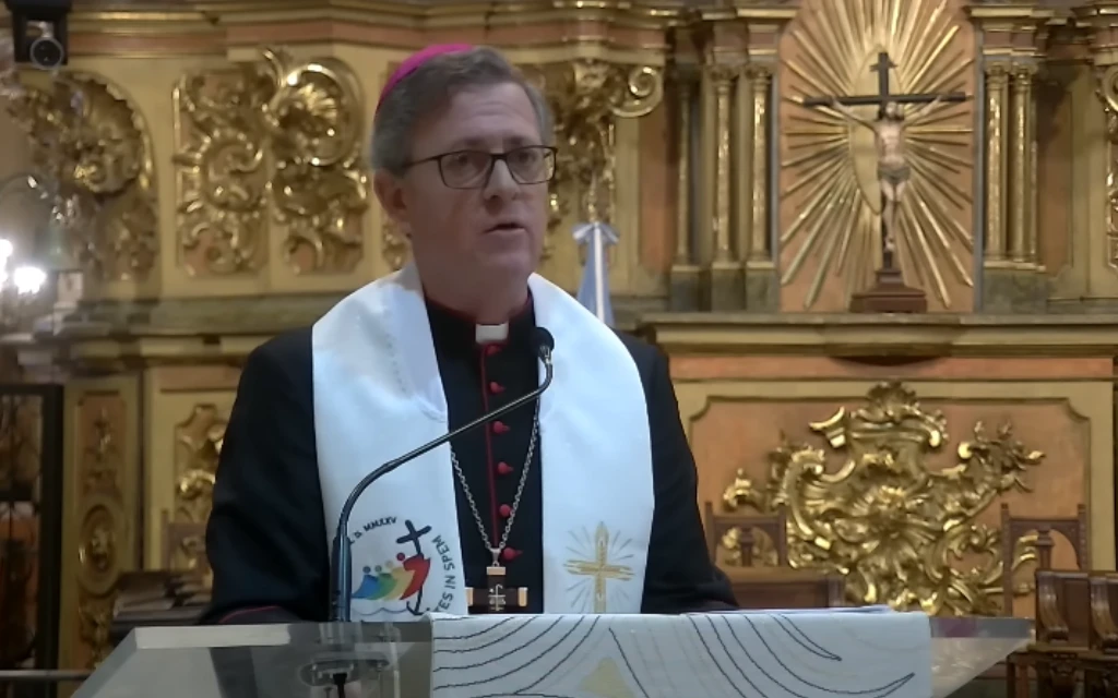 En el Tedeum, Mons. García Cuerva llamó a la Argentina a ponerse de pie: “Es con todos”