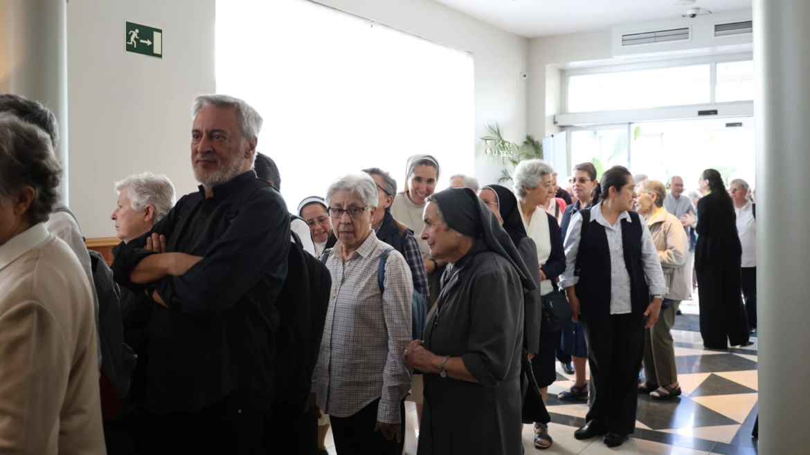 Los religiosos españoles afrontan 2 desafíos: cada vez son menos y más mayores