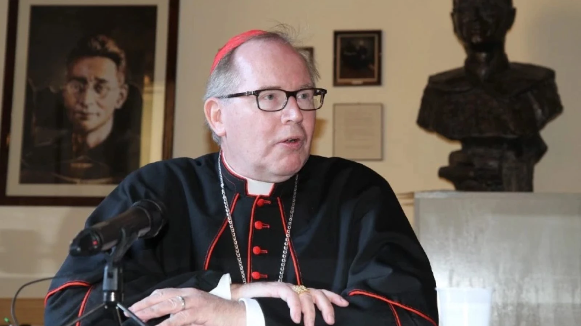 Cardenal Eijk: La Pontificia Academia para la Vida debería examinar la ética de la terapia “transgénero”