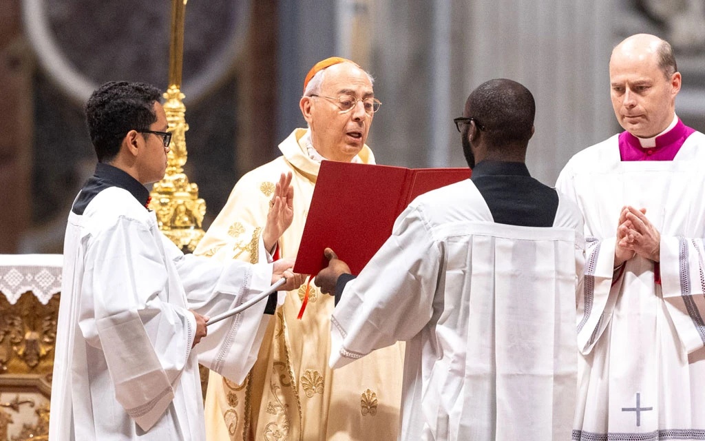 LO ÚLTIMO: 131 cardenales electores ya se encuentran en Roma