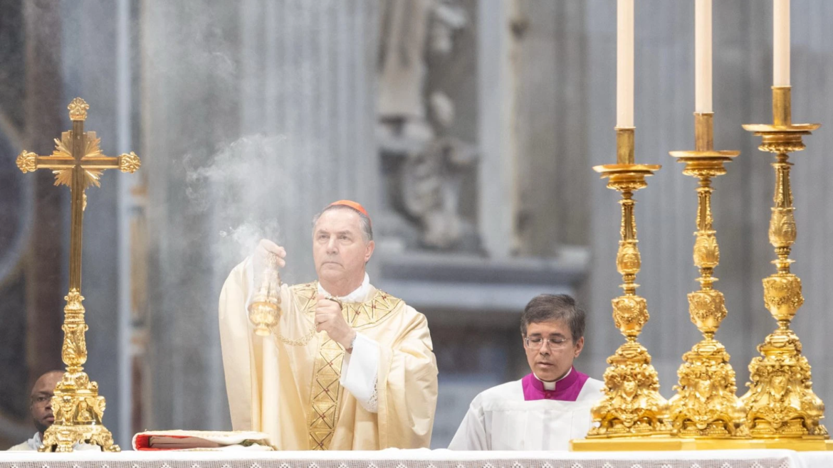 LO ÚLTIMO: Cardenal Fernández Artime recuerda que Francisco se sintió “profundamente querido por el Pueblo de Dios”