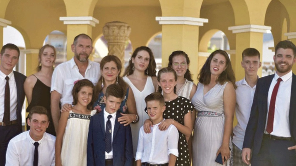 Pedro y Begoña, misioneros con sus 12 hijos en Ucrania: “La muerte no existe porque ya está vencida”