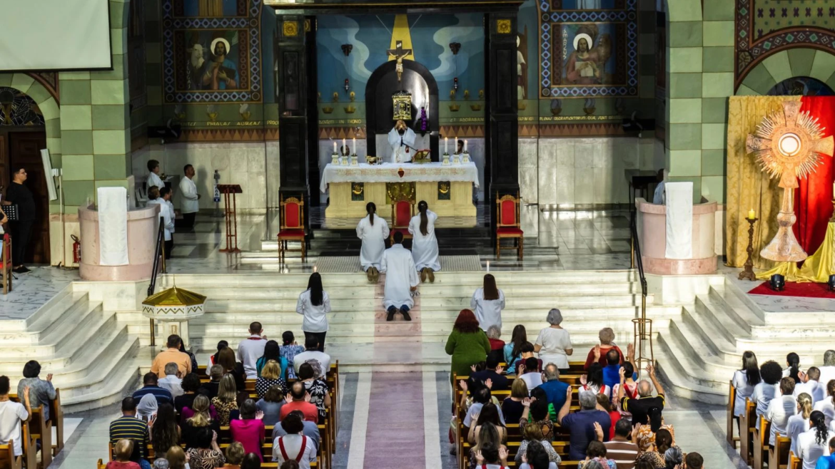 Disminuye el número de católicos y aumentan los evangélicos y personas sin religión en Brasil