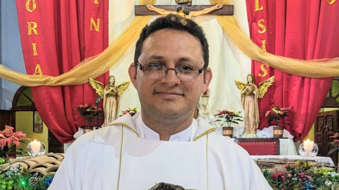 León XIV nombra a joven sacerdote de 47 años como su primer obispo en Honduras