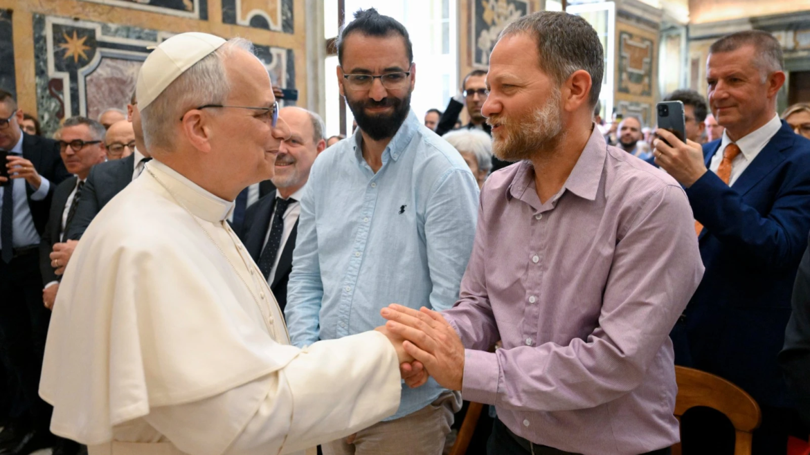 Un israelí y un palestino, víctimas del conflicto, rechazan la venganza: León XIV es “nuestro embajador para la paz”