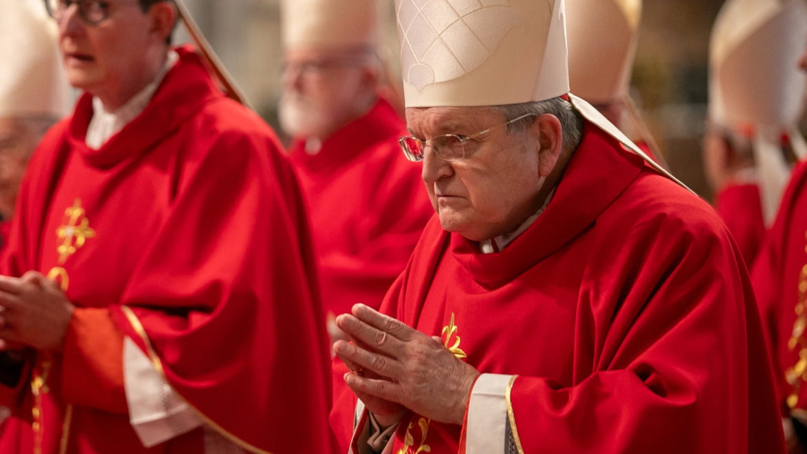 El Cardenal Burke pide el restablecimiento de la Misa tradicional en latín